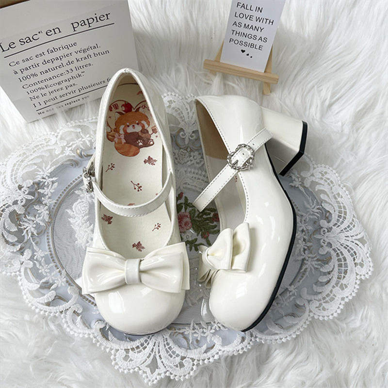 Sweet and cute lolita girl medium and high heel Mary Jane shoes round head bow light mouth one-word buckle belt jk single shoes