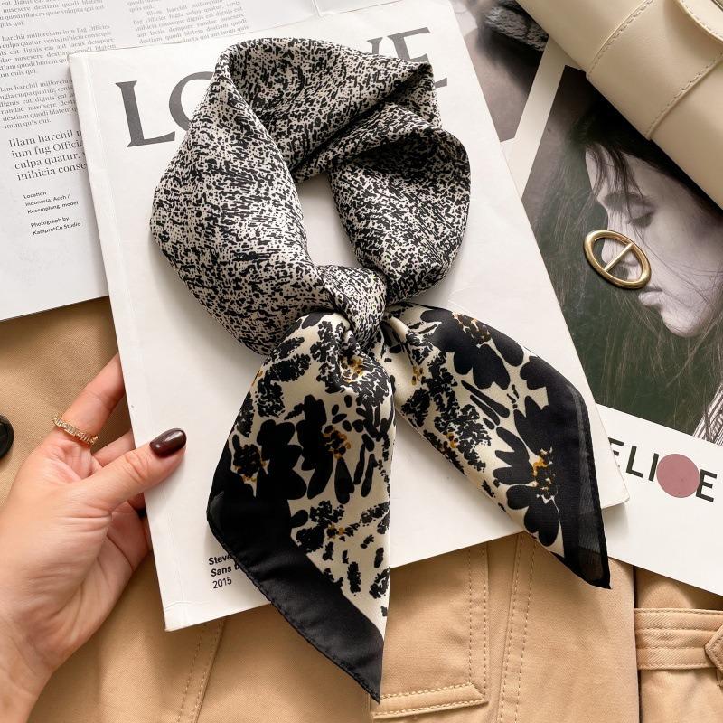 Zhang Ruonan silk scarf women's spring and summer new fashion retro accessories scarf neck high-end small square scarf