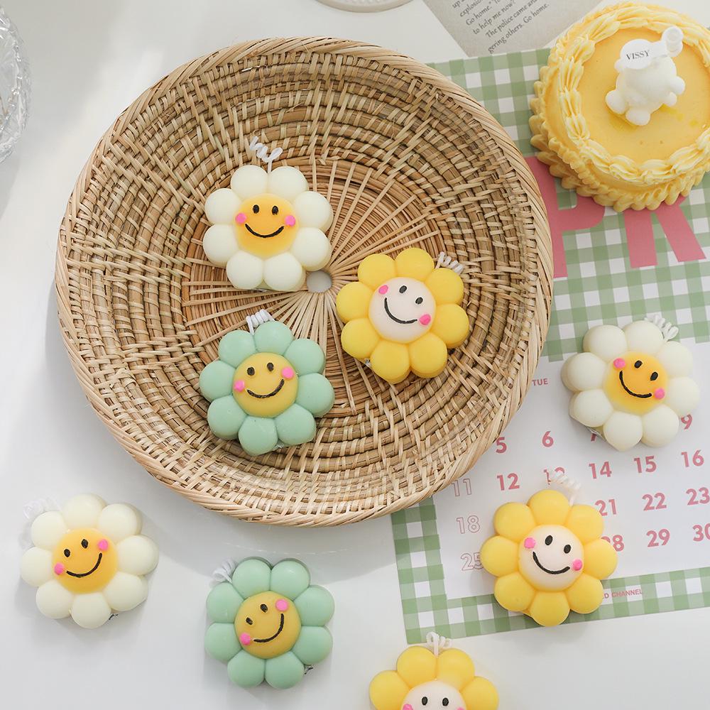 Smiling Sunflower Aromatherapy Candle - DIY Creative Birthday Decoration, Cute Scented Candle Ornament
