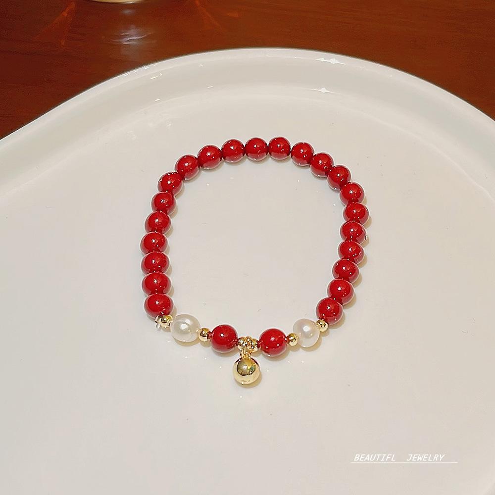 New design rock crystal elastic bracelet sweet temperament strawberry crystal bracelet jewelry girl.