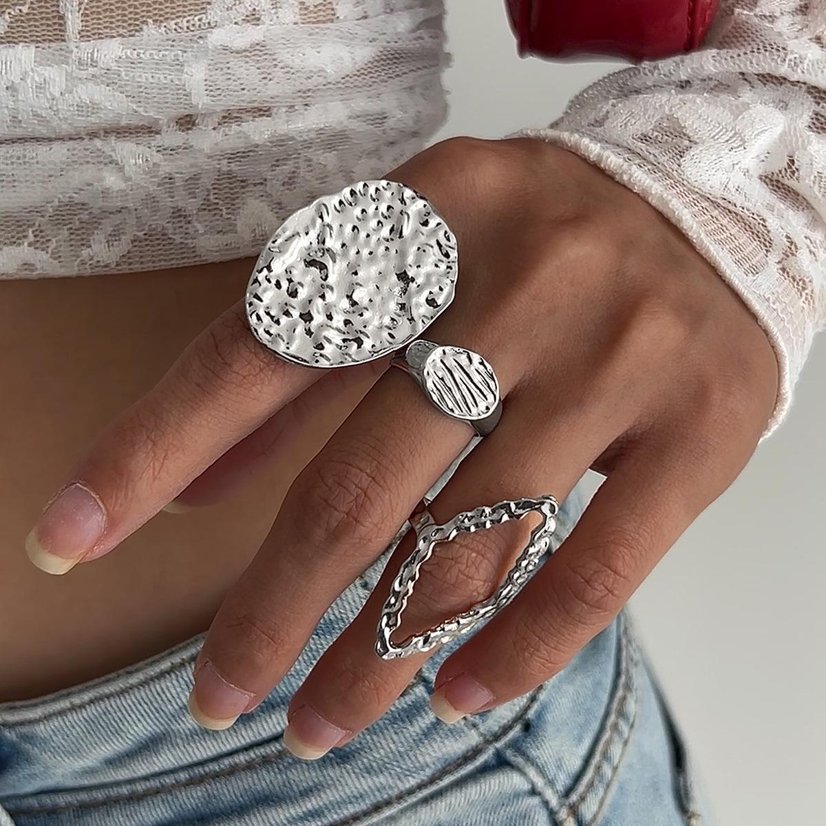 

Аксессуары ниша тенденция дизайн чувство геометрический складчатое кольцо соединение кольцо преувеличенное отверстие набор кольцо