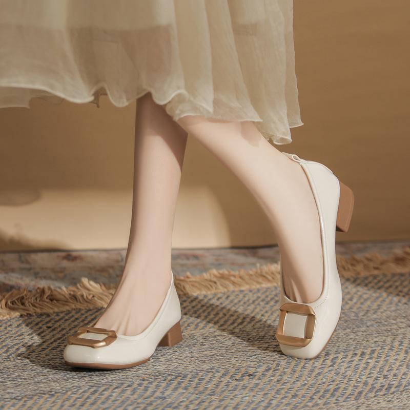 Kleine Dameneinzelchuhe mit dickem Absatz, quadratischer Schnalle, 25 neue Dickabsatz-Damenlederschuhe, Doudou-Schuhe, vielseitige weiche Sohle, Schuhe mit quadratischer Spitze