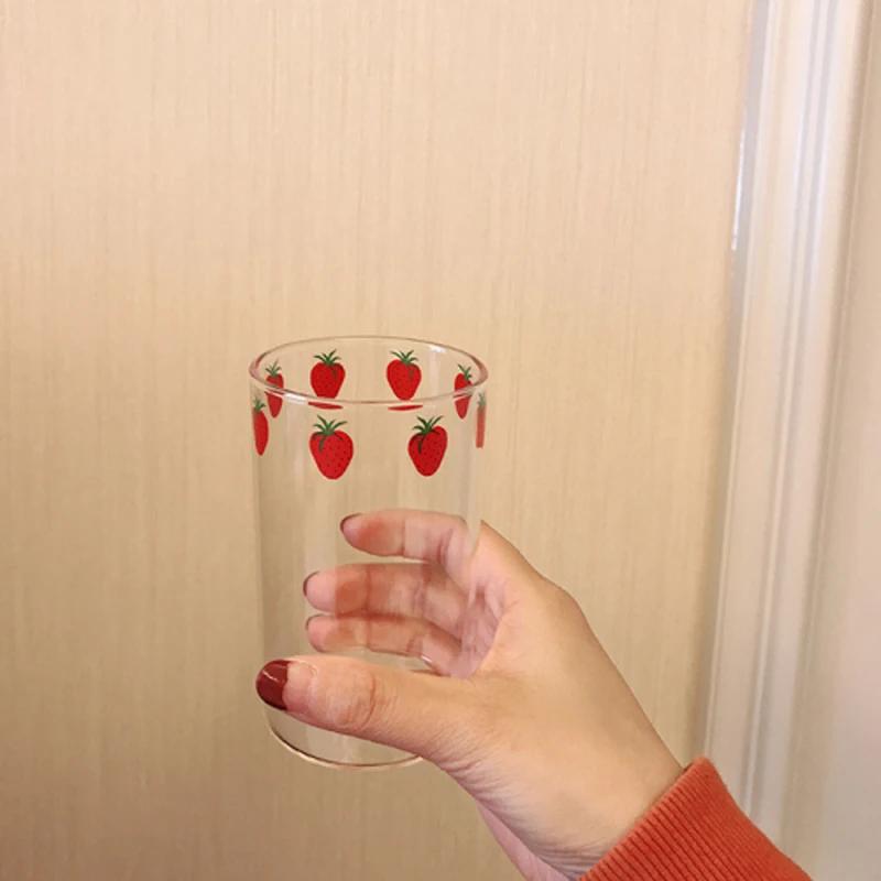 

300 мл Кружки в кавайном стиле Ins Клубничные стаканы Кофейные Молочные Водные Стеклянные Чашки с трубочками Прозрачные Милые Сок Подарки для Девушки Леди Набор transparent