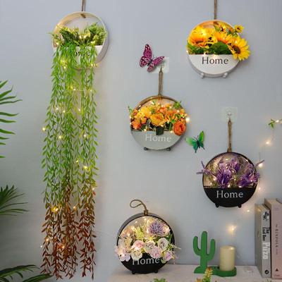 Umělé květiny nástěnný květináčový oblek a LED lampa na dálkové ovládání Železná váza pro dekoraci svatebního balkonu