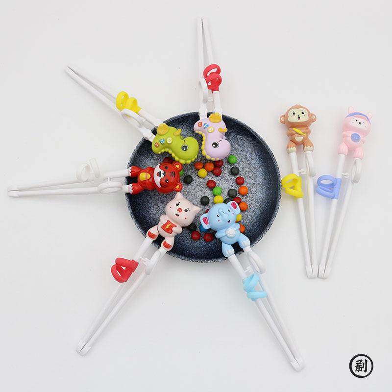 1 pár tréninkových hůlek, dětský pomocník pro učení se hůlkami, hůlky pro začátečníky ve tvaru zvířátek, opakovaně použitelné asistenční hůlky