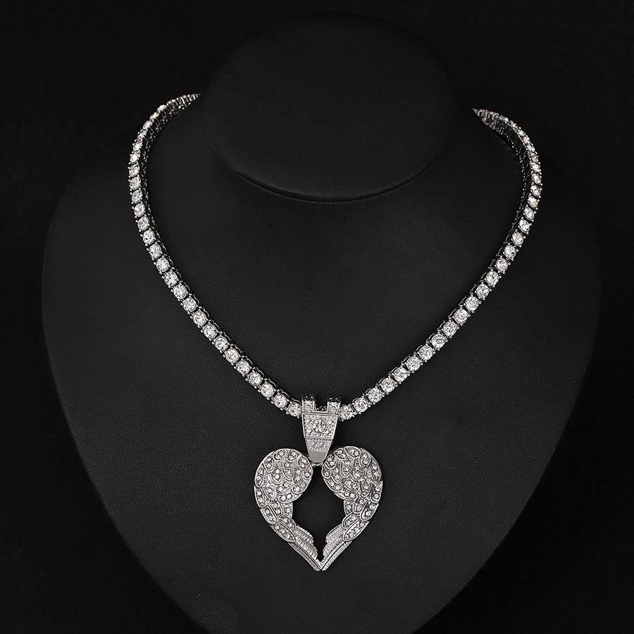 Hip Hop Diamond Heart Wings Pendant Necklace, European and American Cuban Chain Decoration Alloy Heart Shaped Men's Necklace