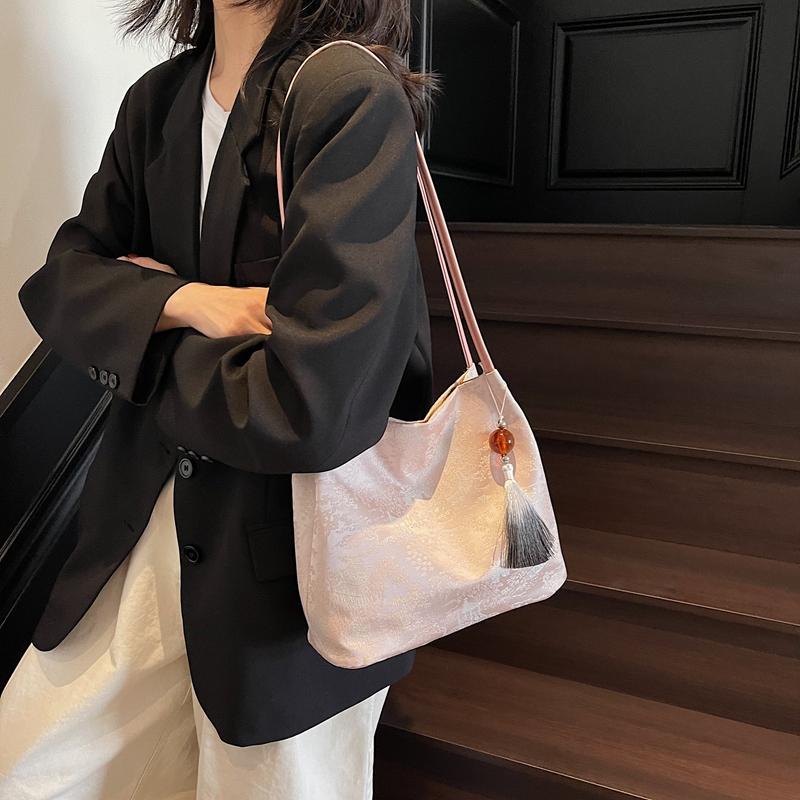 Embroidery Shoulder Bag Women's Underarm Bag Commuter Tote Bag