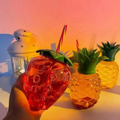 Erdbeerförmiger Becher mit Deckel Strohhalm Großes Fassungsvermögen Ananas-Wasserflasche Tragbar Reise Wiederverwendbar Fruchtförmige Trinkbecher