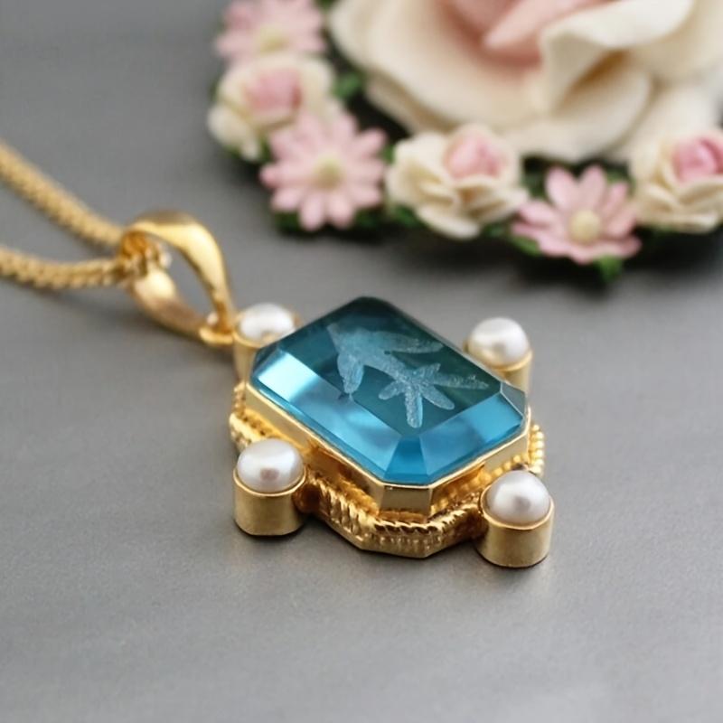 Exquisite and Elegant Square Pendant Necklace, Women's Retro Imitation Pearl Jewelry, Perfect Family Christmas Gift