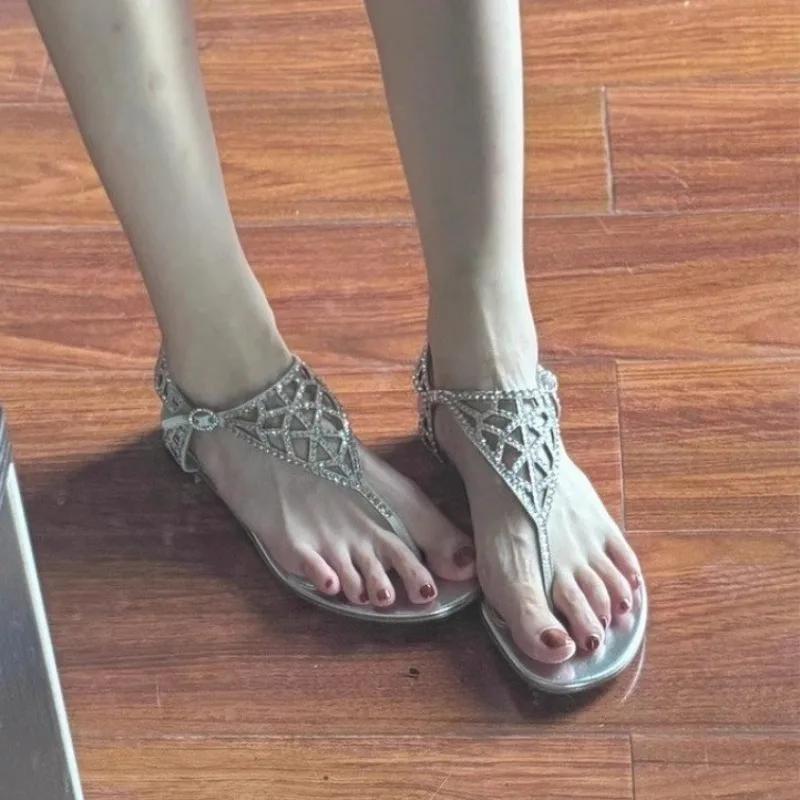 

Fashion 2025 New Summer Women s Sandals Classics Round Toe Crystal Buckle Strap Thong Sandals Outdoor Open Toe Daily Comfortable Shoes 40 серебряный