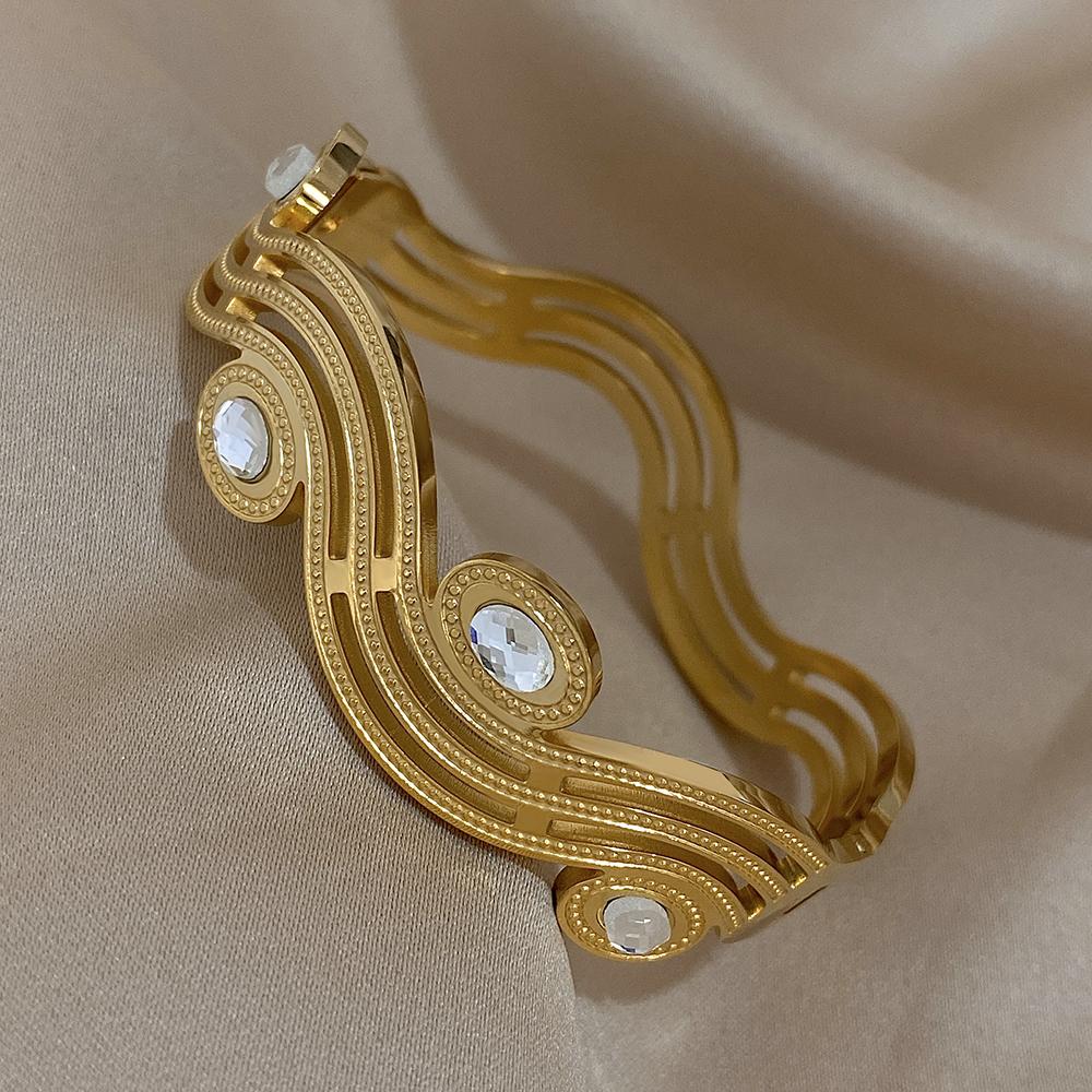 Vintage Wave Twisted Stainless Steel Cuff Bangles Bracelets for Women Charm Rhinestone Gold Plated Bracelet Waterproof Jewelry