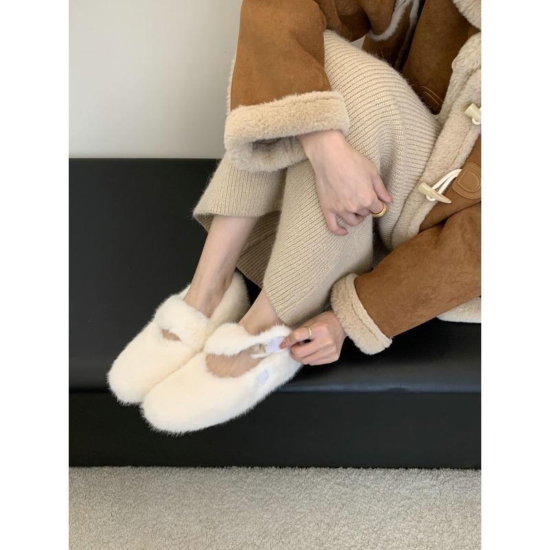 One word with round head fleece beanie shoes for women with flat bottom and one pedal for winter fleece warm fluffy shoes for women to wear outside