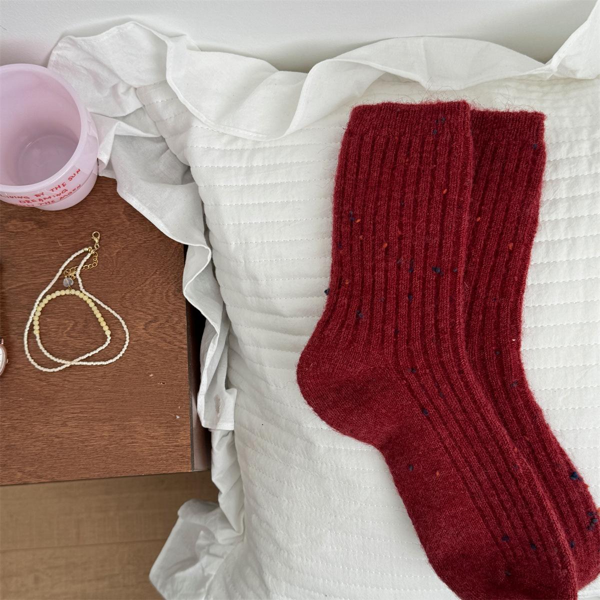 

Потовщені кашемірові шкарпетки до середини литки для жіночого зимового тепла, м які та еластичні шкарпетки з ворсом з вовни 1 pair червоний