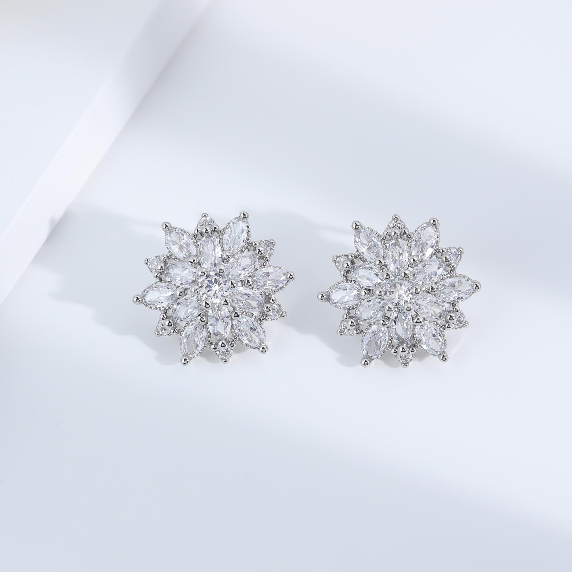 

European & American Snowflake Zircon Dangle Earrings: Women s High-End Christmas Fashion with Full Diamond Inlay