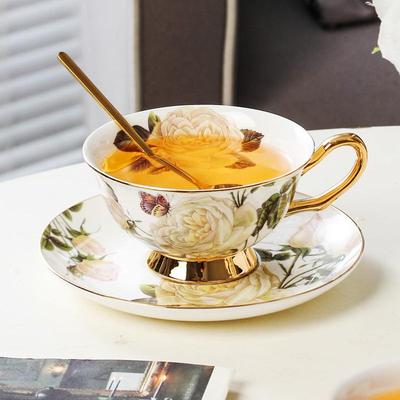 Tazze e bicchieri – Servizi da tè e tazzine