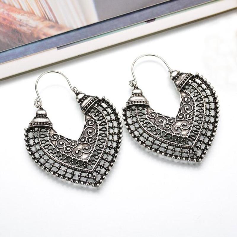 Heart-shaped Carved Hollow Earrings for Women Vintage Ethnic Earrings Personality Hanging Earrings Charming Ear Jewelry
