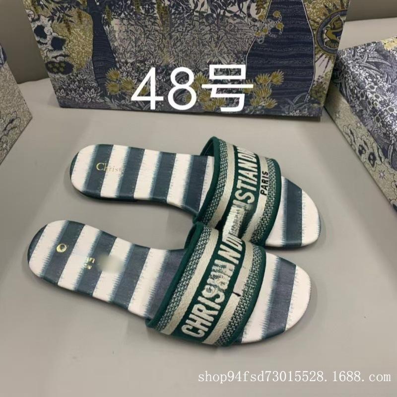 This Board Shoes Jacquard Embroidered Women's Slippers Classic Casual One-letter Flat Slippers