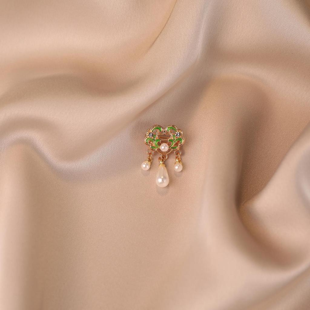 Elegant Pearl Brooch for Women's Suits - High-End Jewelry Pin