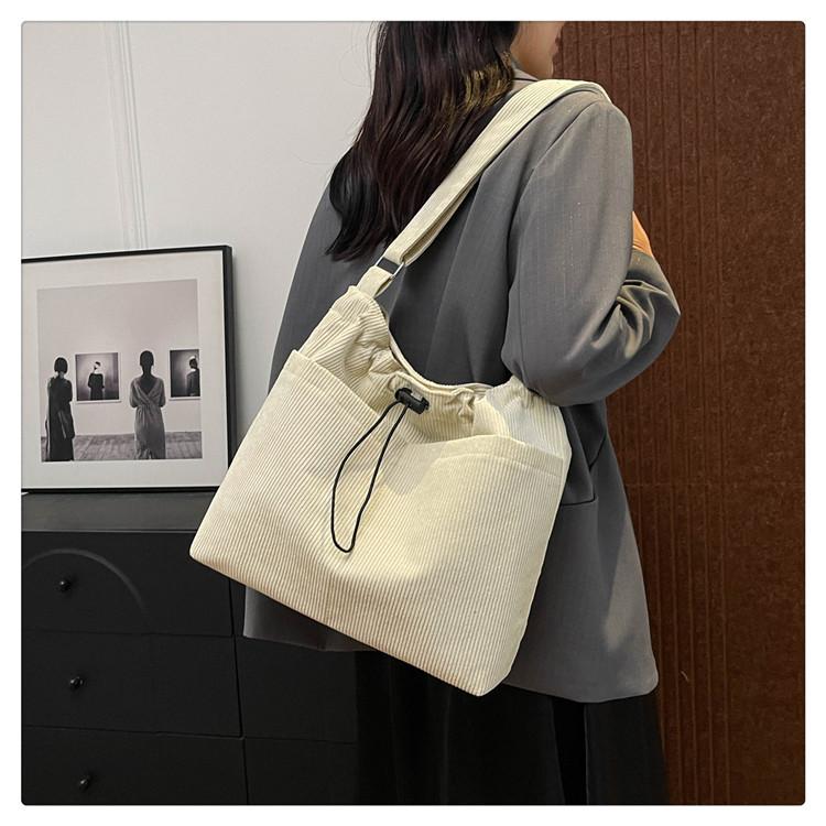 Retro large-capacity shoulder bag, foreign corduroy cloth bag new Japanese and Korean casual simple messenger bag women's bag
