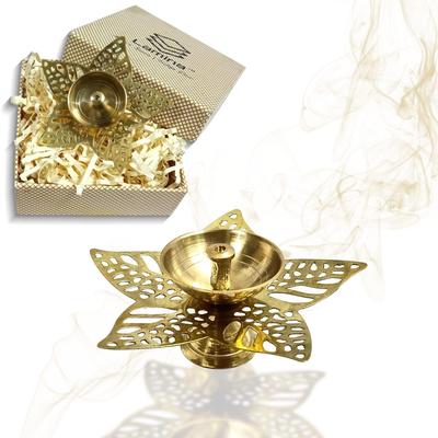 Dekorative Messing-Diya für Puja (Set mit 1 kleinem 3,5-Zoll-Goldsternblatt) Zentrierter Docht Halter Pital Akhand Deep Vilakku für Heimdekoration,