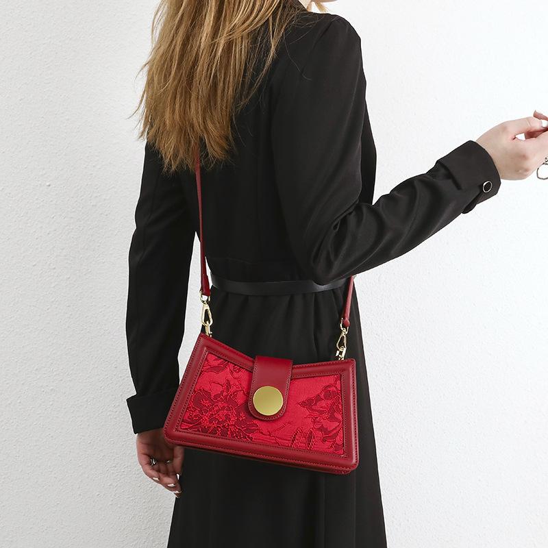 Red women's bag 2024 new model niche design embroidered wedding bag underarm crossbody handbag Chinese style bridal bag