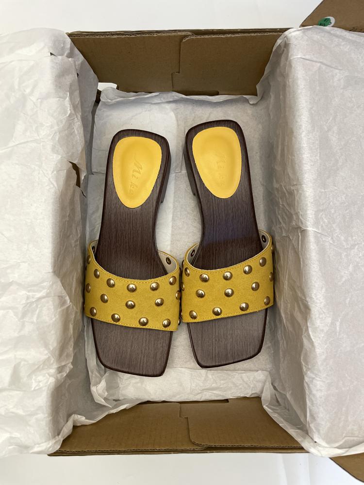 Fashion Women Rivet Sandals Ladies Square Heels Elegant Summer Slippers Outside Pu Leather Female Slides Fashion Woman Sandals