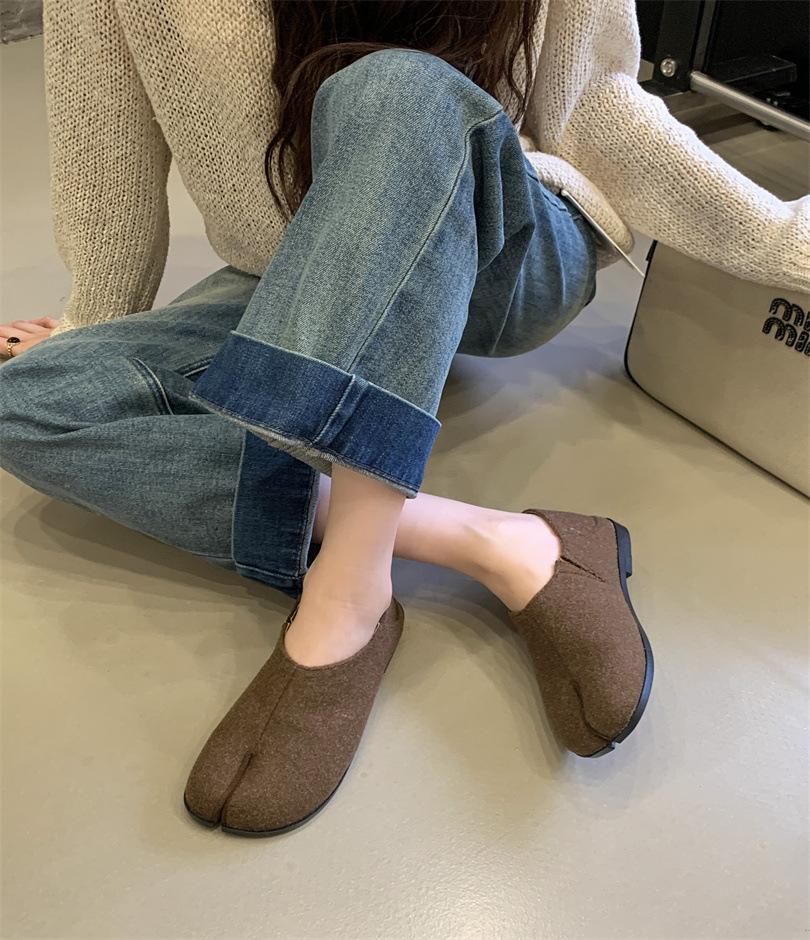 

Suede single shoes women s 2025 autumn new soft flat bottom comfortable retro simple casual one-pedal lazy pig s trotters 39 темно-коричневого