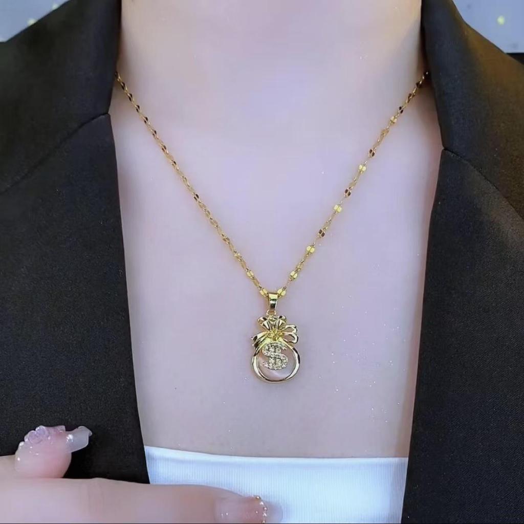 Internet Celebrity Pink Coin Pendant Necklace: Versatile Copper Clavicle Chain for Women