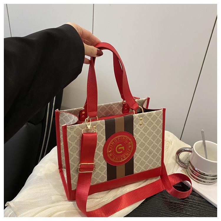 Color Block 2026 Золотая Фольга Модный Минималистичный Стильный Большой Вместимости Дорожная Сумка-Тоут Через Плечо Extra Large красный