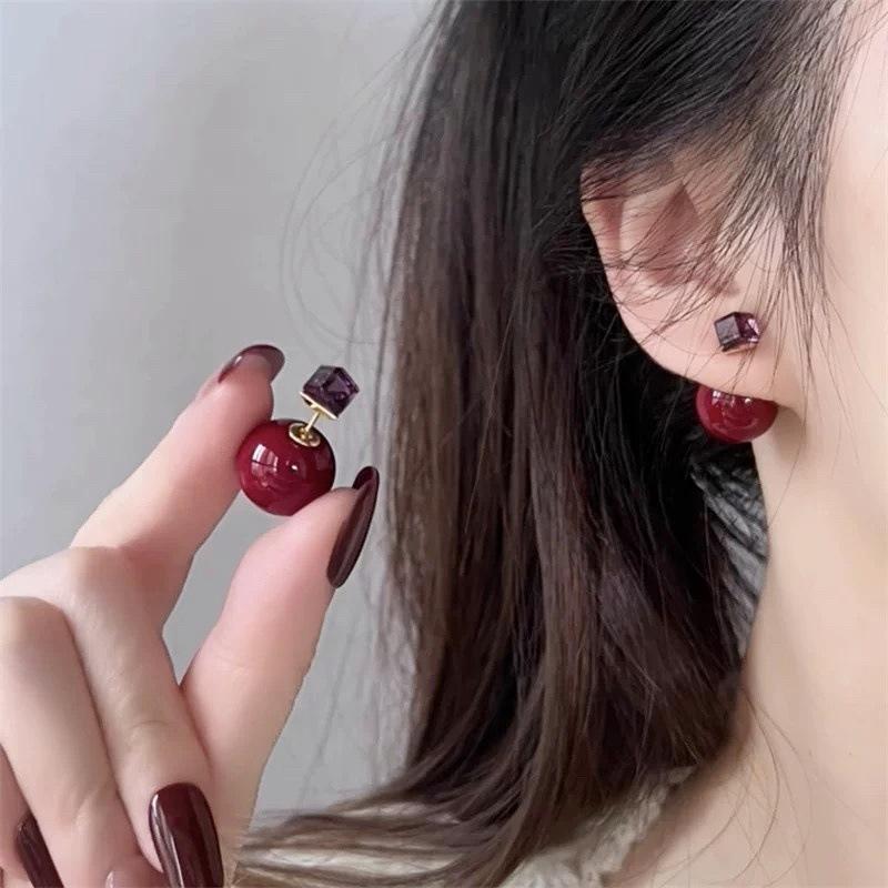 Block-shaped Crystal Bead Earrings for Both Day and Night, Versatile and Stylish, Perfect for A Business Outfit. Women's Ear Accessories.