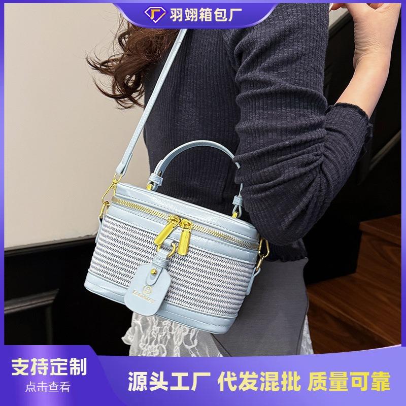 High-end niche design bag women's spring and summer new fashion messenger bag women's portable box bag