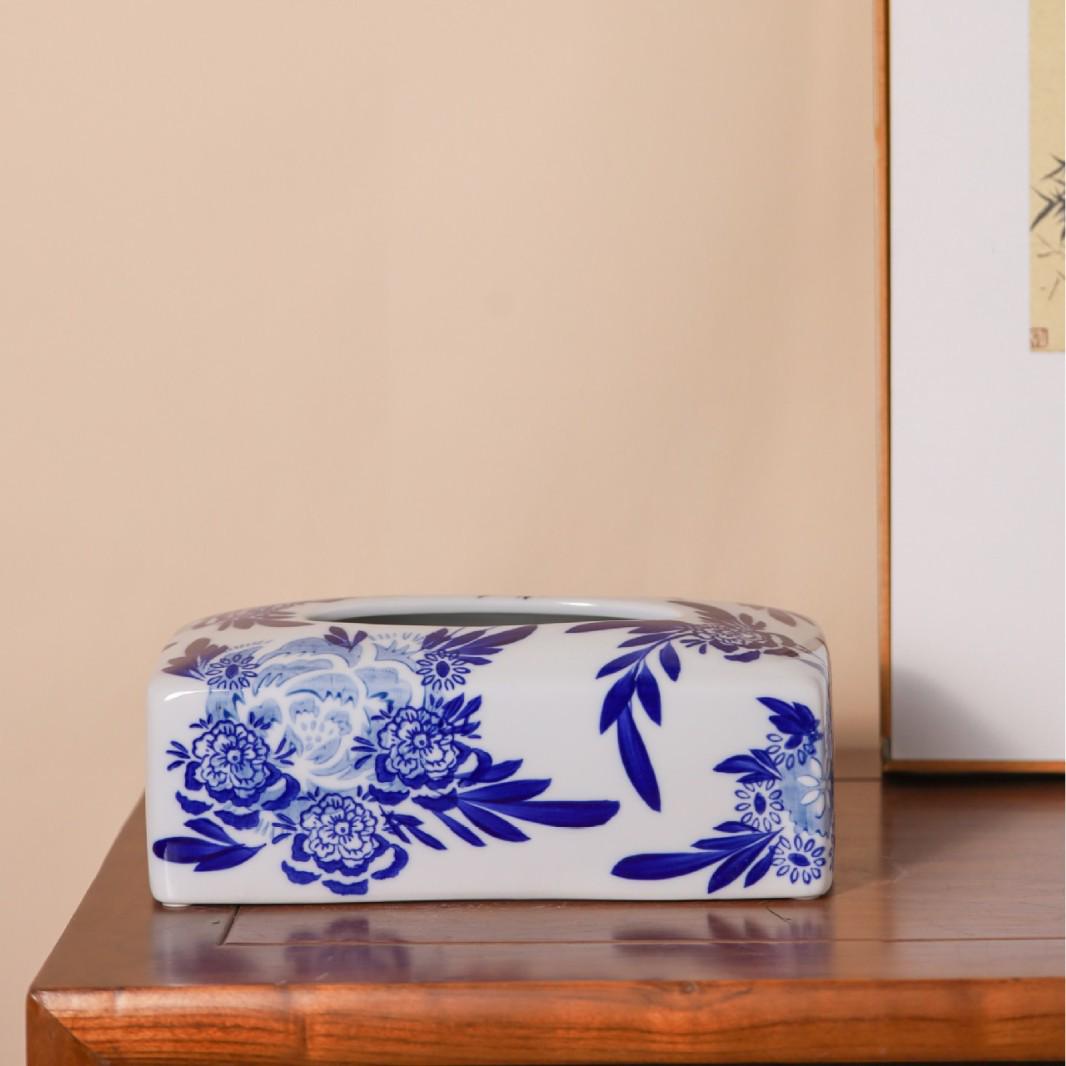 Zila un balta porcelāna salvetes kaste
