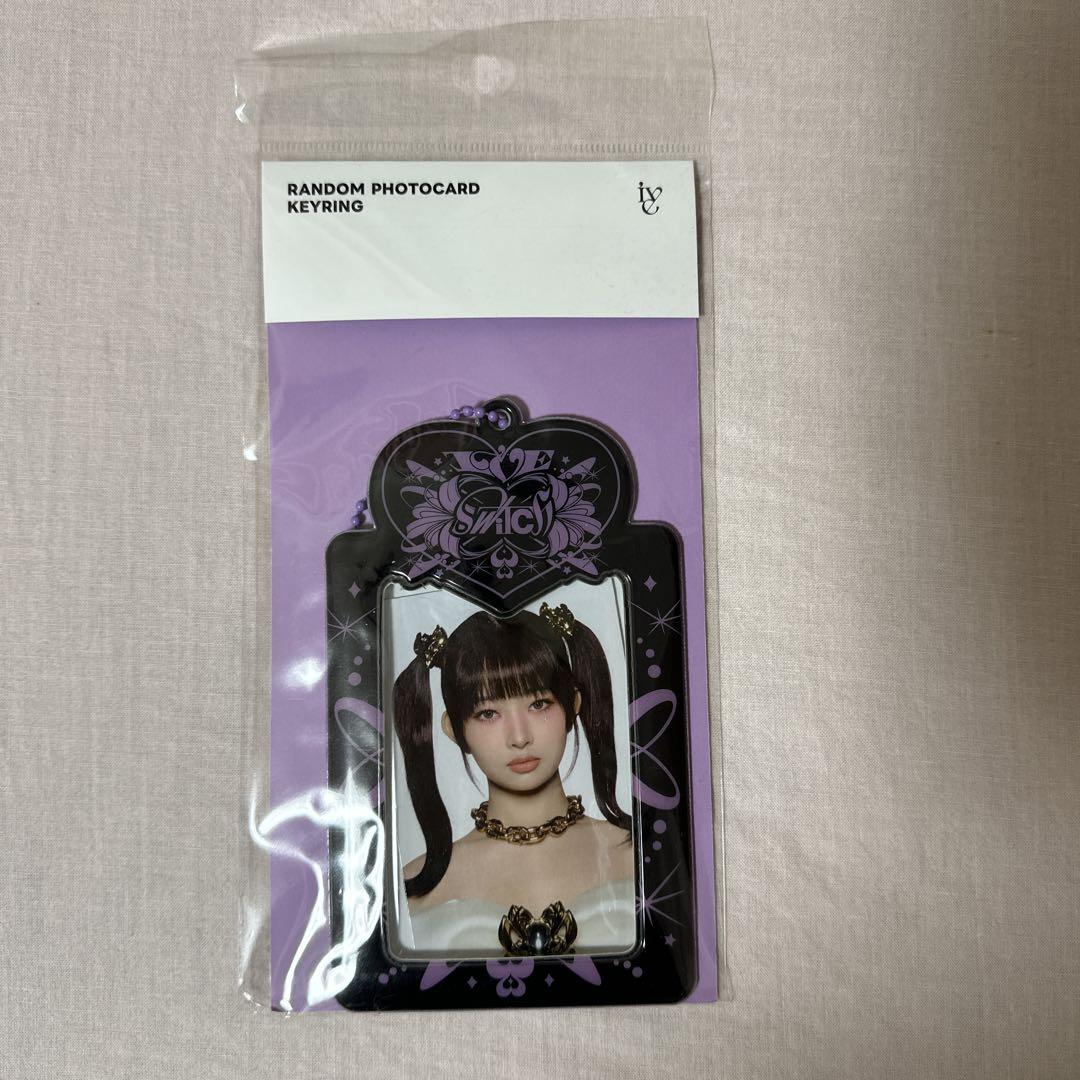 

[USED] IVE Photo Folder Keyring