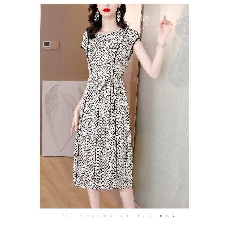 Chic Round Neckline Long Dress with Vintage Floral Print for Women