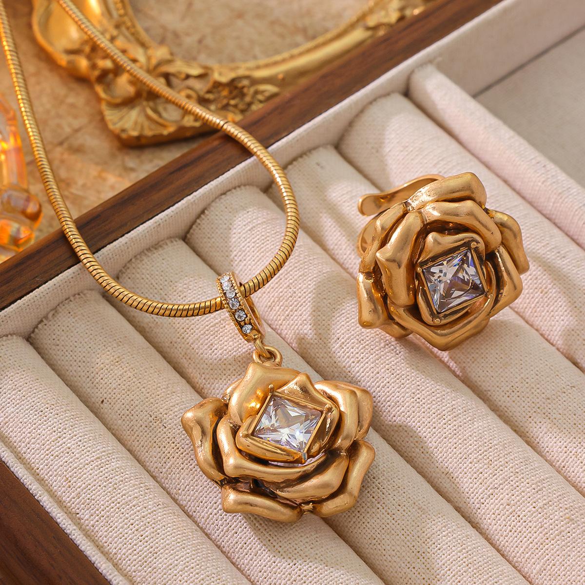 Vintage Jewelry Set With Rose Zircon Necklace Brooch Ring Earnail