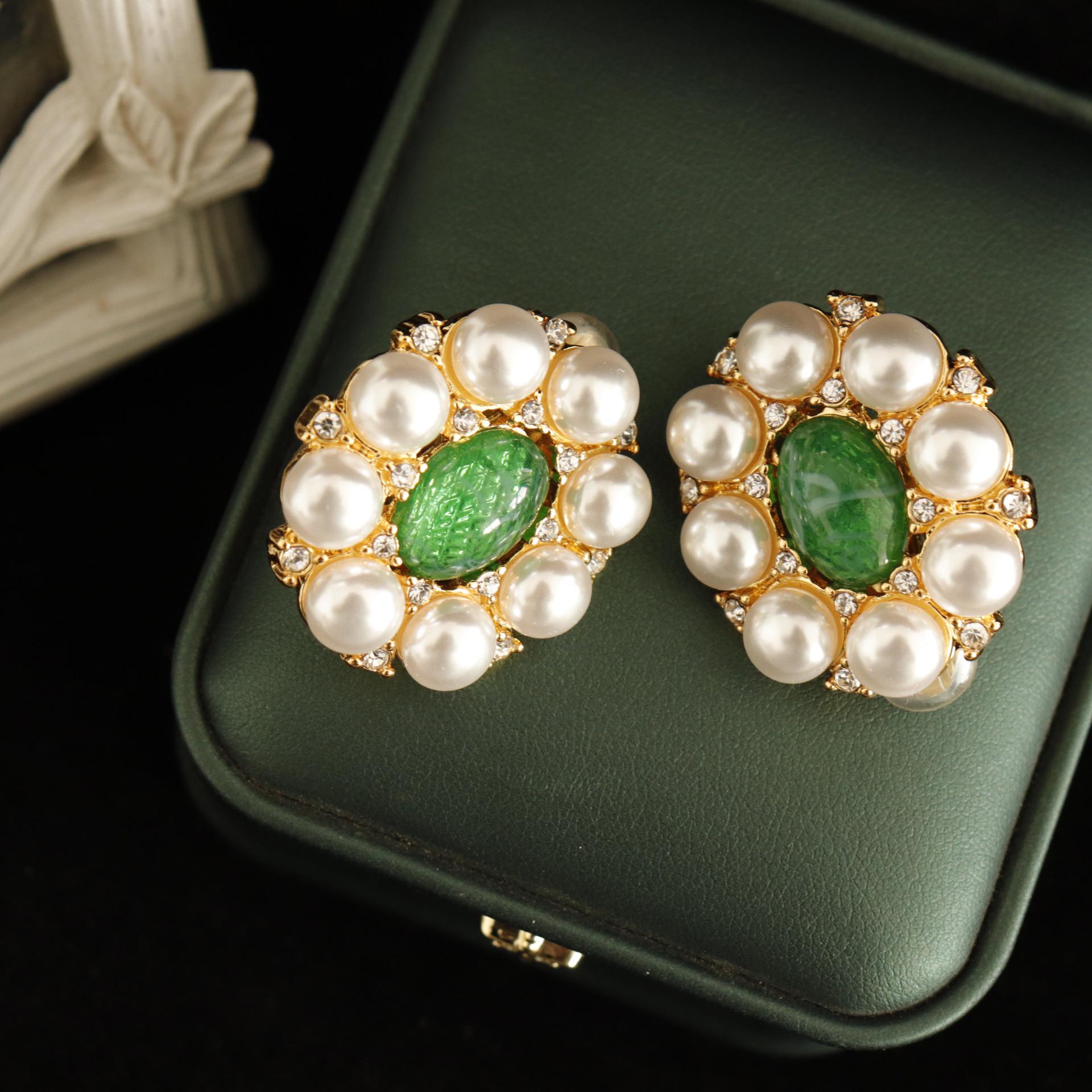 

Элегантные овальные клипсы для ушей с жемчугом в стиле средневекового двора