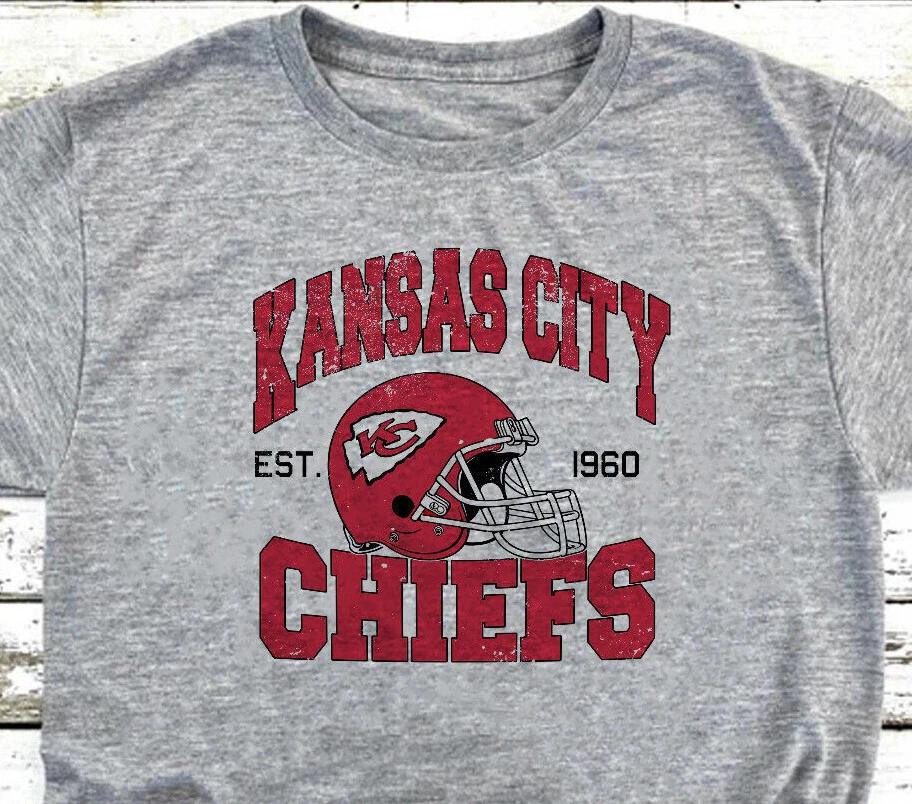KC Chiefs - Helmet - Super Bowl Champions - Free/Fast Ship - Super Soft T-Shirt L