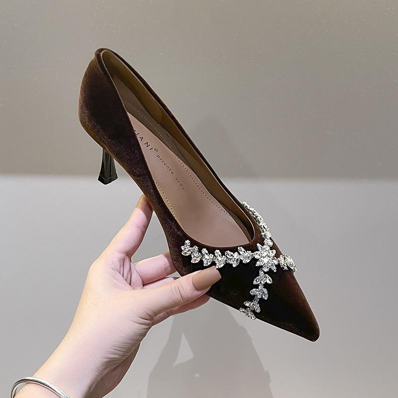 

Temperament Crossed Flowers Rhinestone High Heels Women s Pointed Tips Thin Heels Single Shoes Cashmere Versatile in Autumn and Winter 39 коричневий