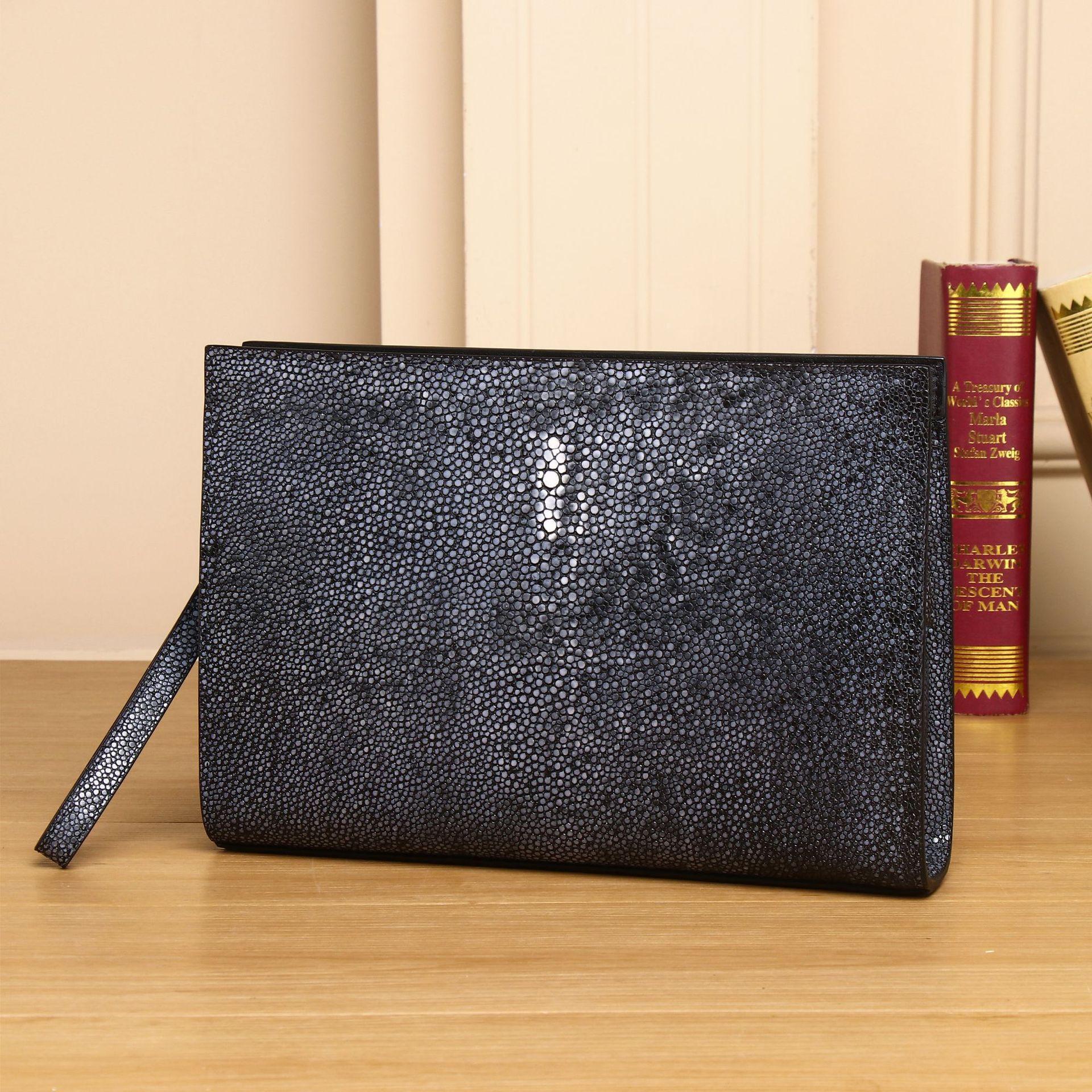 

New Smooth Pearl Fish Pattern Men s Handbag, High End Classic Wash Bag, Large Handbag, High End Clip Bag срібло сірий колір