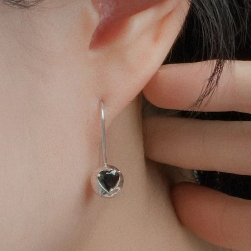 

POSTLUDE [SILVER] S ORBIT HEART HOOK E RUBY