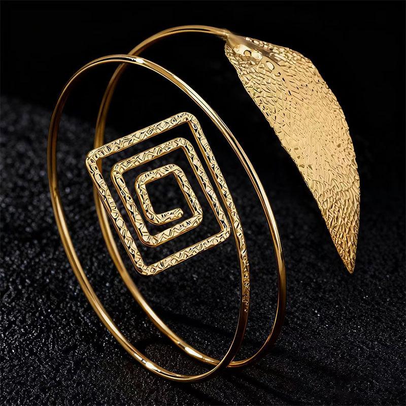 Modisches Geometrisches Mehrschichtiges Öffnungsarmband Damen Nische Einfach High-End Armreif Französischer Leichter Luxus Liebesblatt Schmuck