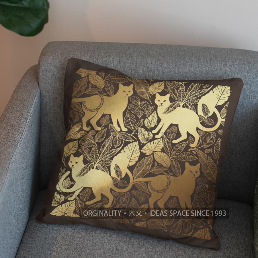 2D Golden Cats And Leaves Pattern Pillow Cover Pattern Cushion Cover Suitable For Sofa Bedroom Car Pillow Cover