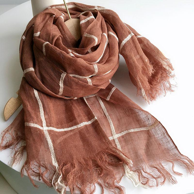 

Японский женский льняной хлопковый шарф в крупную клетку, универсальный темперамент, солнцезащитный шелковый шарф, литературная шейная шаль More than 175cm коричневый