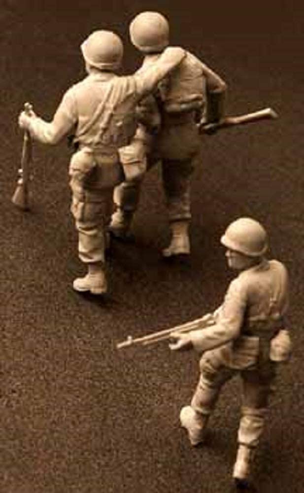 Master Box 1/35 Scale US Paratrooper Soldier, Wounded Officer and Subordinate, 1944, 3-Piece Set, Plastic Model Kit, MB35011