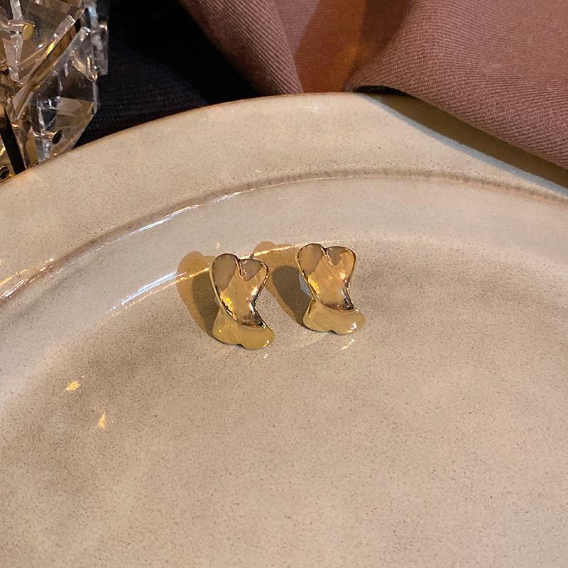 

CCB steel needle earrings women s cold wind personality versatile explosive stud earrings trend temperament exaggerated earrings