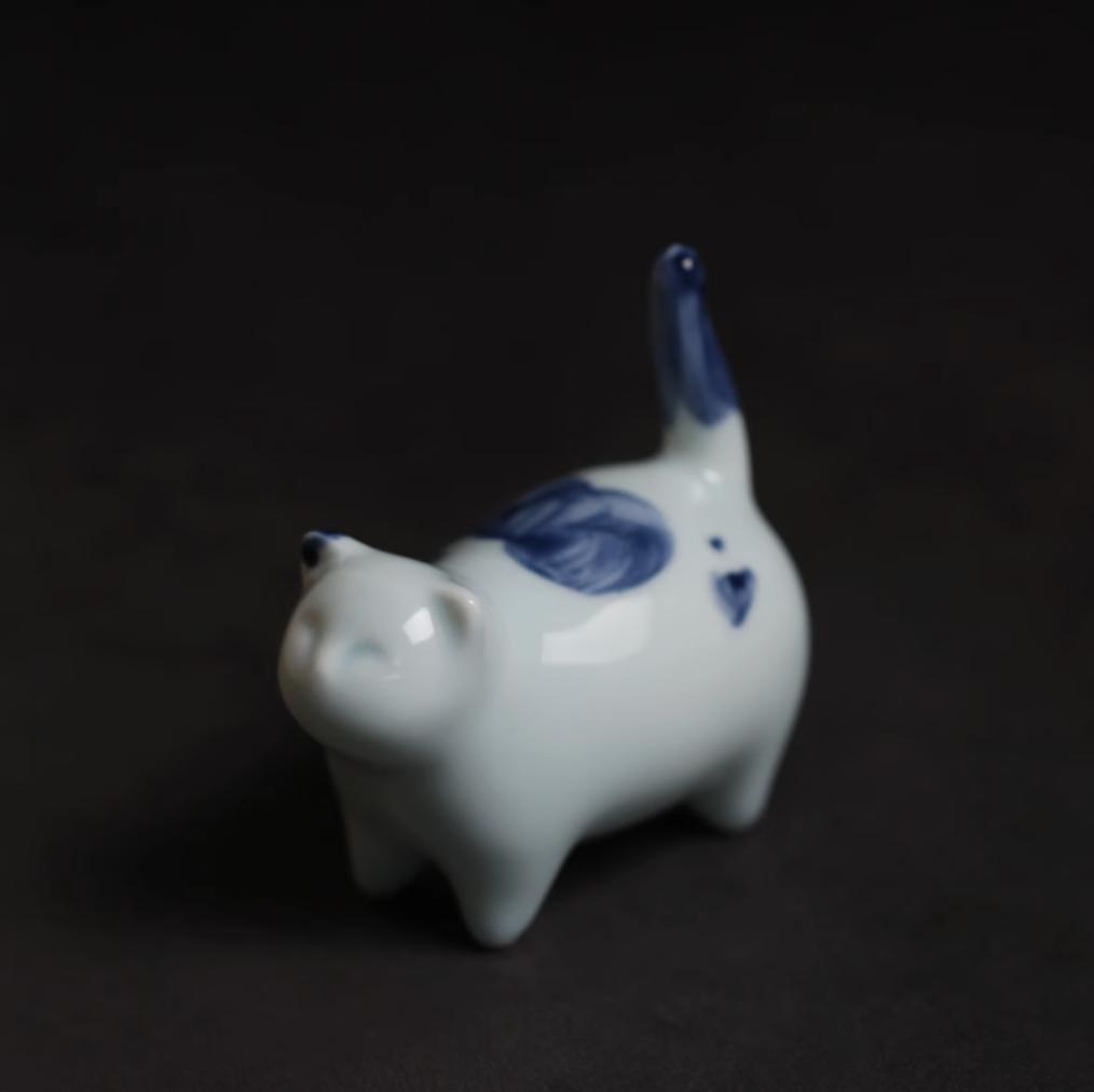 Ceramic Cartoon Cat Tea Pets – Cute Purple Clay Animal Figurines for Home, Car, and Office Decoration