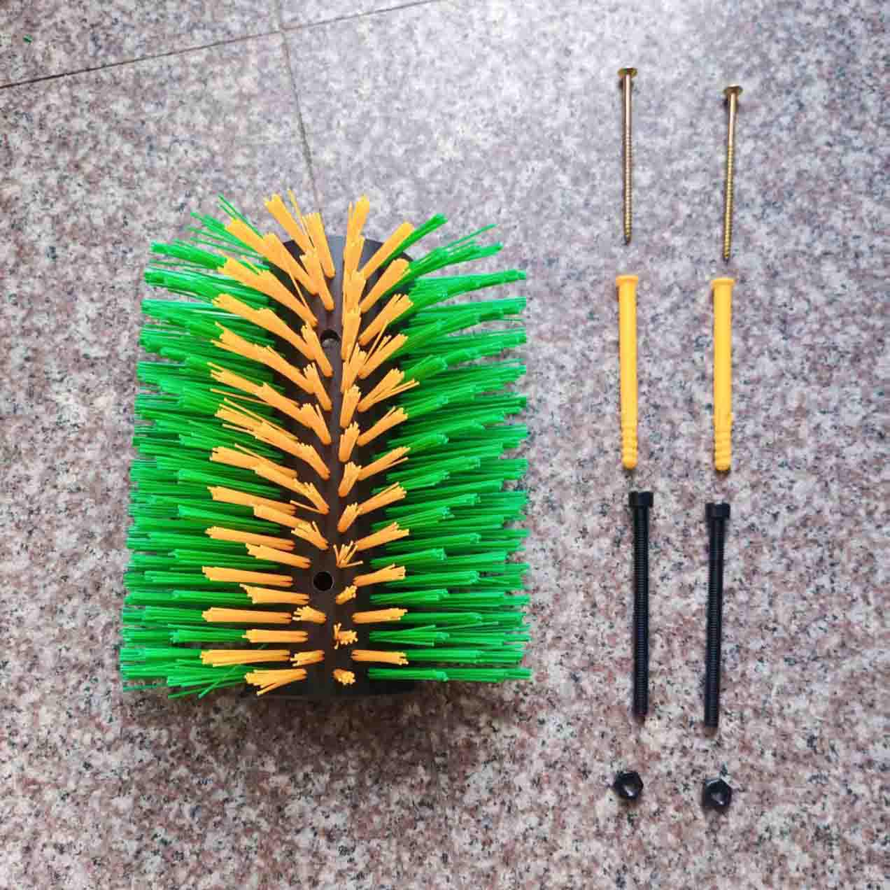 

Полукруглая вращающаяся щетка для тела для молочных коров - Массажный и очищающий ролик