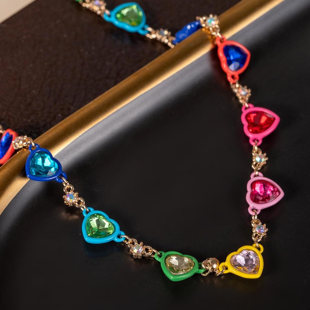 Colorful Retro Heart Pendant Necklace – Vintage Sweetness for Women