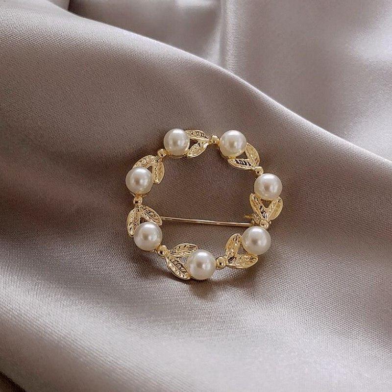 

Exquisite Imitation Pearl Rhinestone Wreath Butterfly Brooch For Women Trend Elegant Circle Leaf Brooch Pins Party Wedding Gifts