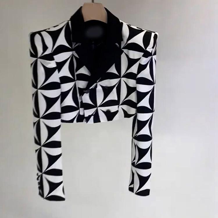 Jachetă blazer pentru femei la modă și elegantă - Un must-have pentru garderoba ta